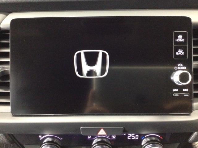 フィット ｅ：ＨＥＶホームブラックスタイル　デモカーＵＰ・ＬＥＤ・フルセグ・ホンダＣＯＮＮＥＣＴ・純正ＡＷ・ＥＴＣ　全周囲カメラ　オートライト　Ｂカメラ　１オーナー　ＬＥＤライト　クリアランスソナー　サイドＳＲＳ　オートクルーズコントロール（6枚目）