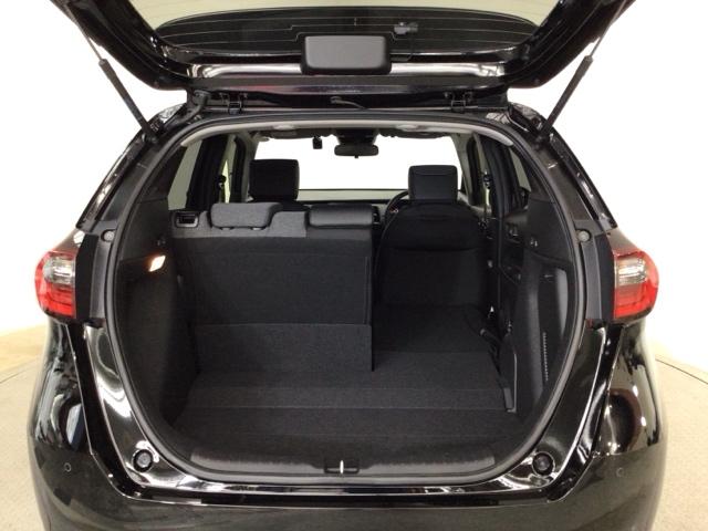 フィット ｅ：ＨＥＶホームブラックスタイル　デモカーＵＰ・ＬＥＤ・フルセグ・ホンダＣＯＮＮＥＣＴ・純正ＡＷ・ＥＴＣ　全周囲カメラ　オートライト　Ｂカメラ　１オーナー　ＬＥＤライト　クリアランスソナー　サイドＳＲＳ　オートクルーズコントロール（13枚目）