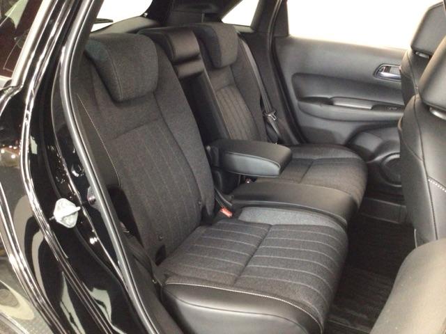 フィット ｅ：ＨＥＶホームブラックスタイル　デモカーＵＰ・ＬＥＤ・フルセグ・ホンダＣＯＮＮＥＣＴ・純正ＡＷ・ＥＴＣ　全周囲カメラ　オートライト　Ｂカメラ　１オーナー　ＬＥＤライト　クリアランスソナー　サイドＳＲＳ　オートクルーズコントロール（14枚目）