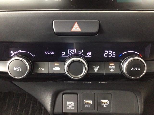 フィット ｅ：ＨＥＶホームブラックスタイル　デモカーＵＰ・ＬＥＤ・フルセグ・ホンダＣＯＮＮＥＣＴ・純正ＡＷ・ＥＴＣ　全周囲カメラ　オートライト　Ｂカメラ　１オーナー　ＬＥＤライト　クリアランスソナー　サイドＳＲＳ　オートクルーズコントロール（18枚目）