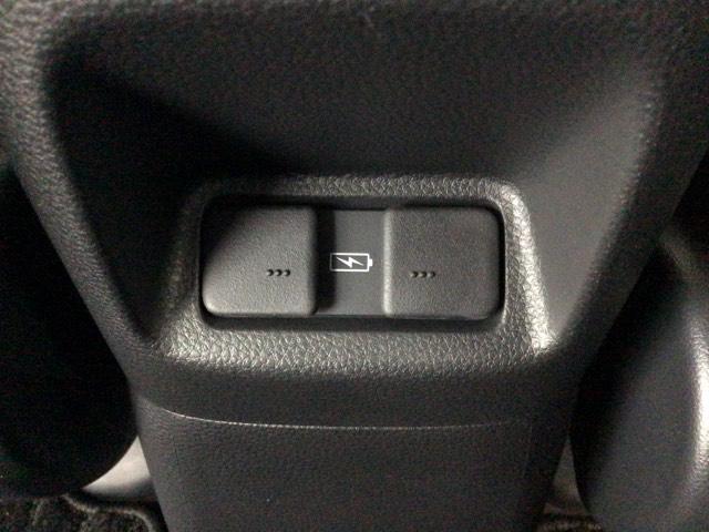 フィット ｅ：ＨＥＶホームブラックスタイル　デモカーＵＰ・ＬＥＤ・フルセグ・ホンダＣＯＮＮＥＣＴ・純正ＡＷ・ＥＴＣ　全周囲カメラ　オートライト　Ｂカメラ　１オーナー　ＬＥＤライト　クリアランスソナー　サイドＳＲＳ　オートクルーズコントロール（25枚目）