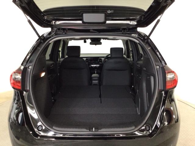 フィット ｅ：ＨＥＶホームブラックスタイル　デモカーＵＰ・ＬＥＤ・フルセグ・ホンダＣＯＮＮＥＣＴ・純正ＡＷ・ＥＴＣ　全周囲カメラ　オートライト　Ｂカメラ　１オーナー　ＬＥＤライト　クリアランスソナー　サイドＳＲＳ　オートクルーズコントロール（27枚目）