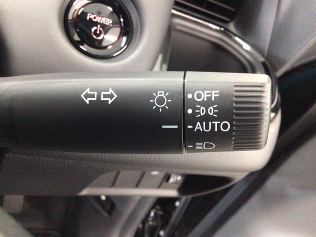 フィット ｅ：ＨＥＶホームブラックスタイル　デモカーＵＰ・ＬＥＤ・フルセグ・ホンダＣＯＮＮＥＣＴ・純正ＡＷ・ＥＴＣ　全周囲カメラ　オートライト　Ｂカメラ　１オーナー　ＬＥＤライト　クリアランスソナー　サイドＳＲＳ　オートクルーズコントロール（34枚目）