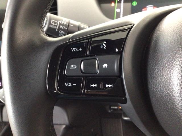 フィット ｅ：ＨＥＶホームブラックスタイル　デモカーＵＰ・ＬＥＤ・フルセグ・ホンダＣＯＮＮＥＣＴ・純正ＡＷ・ＥＴＣ　全周囲カメラ　オートライト　Ｂカメラ　１オーナー　ＬＥＤライト　クリアランスソナー　サイドＳＲＳ　オートクルーズコントロール（37枚目）