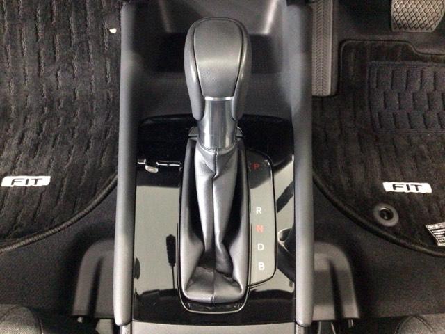 フィット ｅ：ＨＥＶホームブラックスタイル　デモカーＵＰ・ＬＥＤ・フルセグ・ホンダＣＯＮＮＥＣＴ・純正ＡＷ・ＥＴＣ　全周囲カメラ　オートライト　Ｂカメラ　１オーナー　ＬＥＤライト　クリアランスソナー　サイドＳＲＳ　オートクルーズコントロール（40枚目）