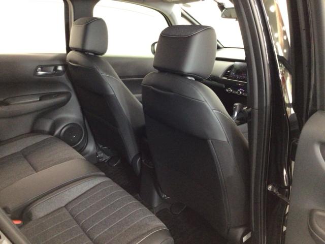 フィット ｅ：ＨＥＶホームブラックスタイル　デモカーＵＰ・ＬＥＤ・フルセグ・ホンダＣＯＮＮＥＣＴ・純正ＡＷ・ＥＴＣ　全周囲カメラ　オートライト　Ｂカメラ　１オーナー　ＬＥＤライト　クリアランスソナー　サイドＳＲＳ　オートクルーズコントロール（42枚目）