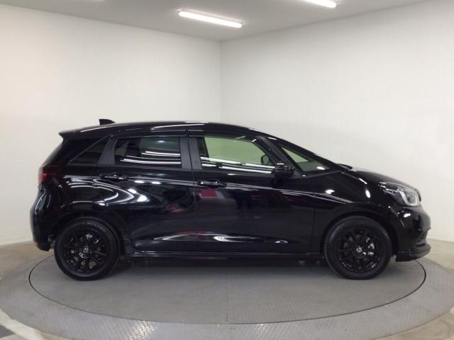 フィット ｅ：ＨＥＶホームブラックスタイル　デモカーＵＰ・ＬＥＤ・フルセグ・ホンダＣＯＮＮＥＣＴ・純正ＡＷ・ＥＴＣ　全周囲カメラ　オートライト　Ｂカメラ　１オーナー　ＬＥＤライト　クリアランスソナー　サイドＳＲＳ　オートクルーズコントロール（43枚目）