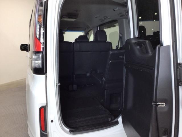 ステップワゴンスパーダ スパーダ・クールスピリットホンダセンシング　ＬＥＤ・フルセグ・メモリナビ・後席モニター・純正ＡＷ・両側電動ドア・ＥＴＣ　サイドエアバック　スマートキ　左右電動スライドドア　バックモニタ　Ｗエアコン　地ＴＶ　ナビ＆ＴＶ　三列シート　ＵＳＢ　ＡＡＣ（12枚目）