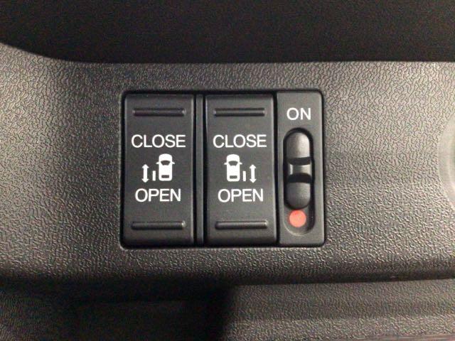 ステップワゴンスパーダ スパーダ・クールスピリットホンダセンシング　ＬＥＤ・フルセグ・メモリナビ・後席モニター・純正ＡＷ・両側電動ドア・ＥＴＣ　サイドエアバック　スマートキ　左右電動スライドドア　バックモニタ　Ｗエアコン　地ＴＶ　ナビ＆ＴＶ　三列シート　ＵＳＢ　ＡＡＣ（22枚目）