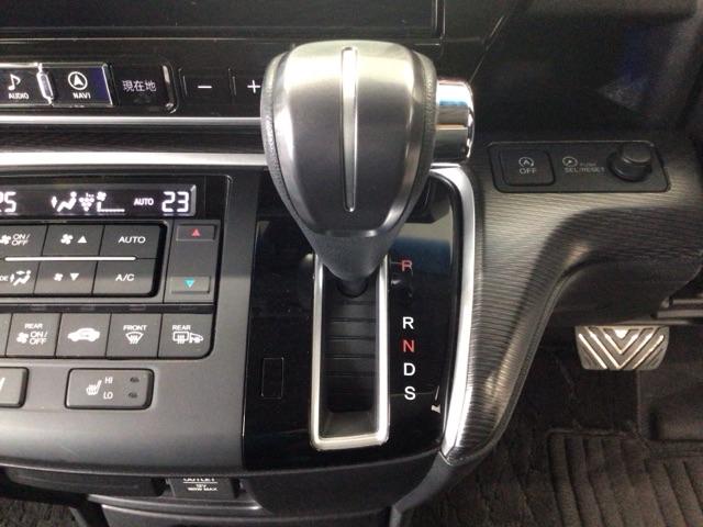 ステップワゴンスパーダ スパーダ・クールスピリットホンダセンシング　ＬＥＤ・フルセグ・メモリナビ・後席モニター・純正ＡＷ・両側電動ドア・ＥＴＣ　サイドエアバック　スマートキ　左右電動スライドドア　バックモニタ　Ｗエアコン　地ＴＶ　ナビ＆ＴＶ　三列シート　ＵＳＢ　ＡＡＣ（25枚目）