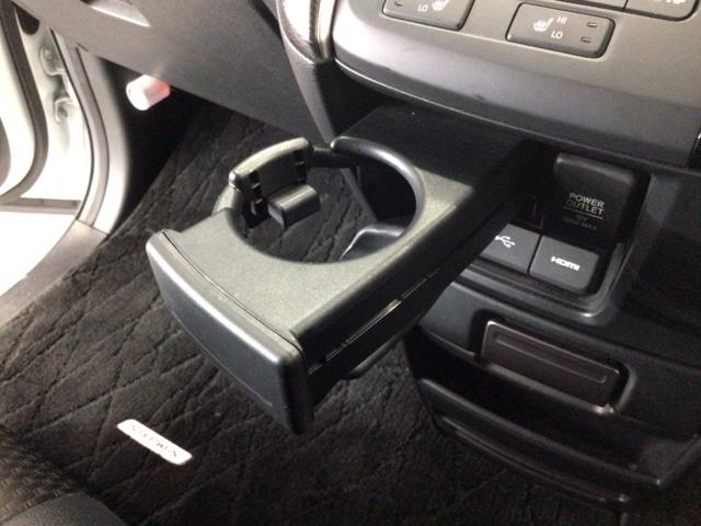 ステップワゴンスパーダ スパーダ・クールスピリットホンダセンシング　ＬＥＤ・フルセグ・メモリナビ・後席モニター・純正ＡＷ・両側電動ドア・ＥＴＣ　サイドエアバック　スマートキ　左右電動スライドドア　バックモニタ　Ｗエアコン　地ＴＶ　ナビ＆ＴＶ　三列シート　ＵＳＢ　ＡＡＣ（27枚目）