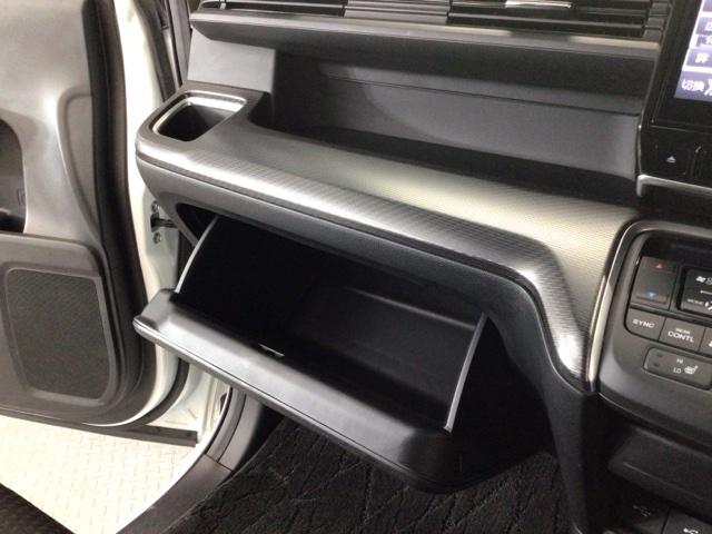 ステップワゴンスパーダ スパーダ・クールスピリットホンダセンシング　ＬＥＤ・フルセグ・メモリナビ・後席モニター・純正ＡＷ・両側電動ドア・ＥＴＣ　サイドエアバック　スマートキ　左右電動スライドドア　バックモニタ　Ｗエアコン　地ＴＶ　ナビ＆ＴＶ　三列シート　ＵＳＢ　ＡＡＣ（29枚目）