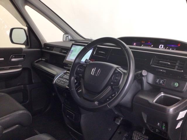 ステップワゴンスパーダ スパーダ・クールスピリットホンダセンシング　ＬＥＤ・フルセグ・メモリナビ・後席モニター・純正ＡＷ・両側電動ドア・ＥＴＣ　サイドエアバック　スマートキ　左右電動スライドドア　バックモニタ　Ｗエアコン　地ＴＶ　ナビ＆ＴＶ　三列シート　ＵＳＢ　ＡＡＣ（33枚目）