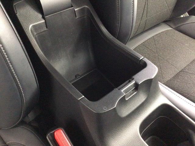 ヴェゼル ｅ：ＨＥＶＺ　ＬＥＤ・フルセグ・メモリナビ・バックカメラ・純正ＡＷ・ホンダＣＯＮＮＥＣＴ　衝突回避支援ブレーキ機能　１オナ　スマキ　Ｐトランク　フルオートエアコン　エアバッグ　両席エアバック　Ｒカメ　ＬＥＤランプ（27枚目）