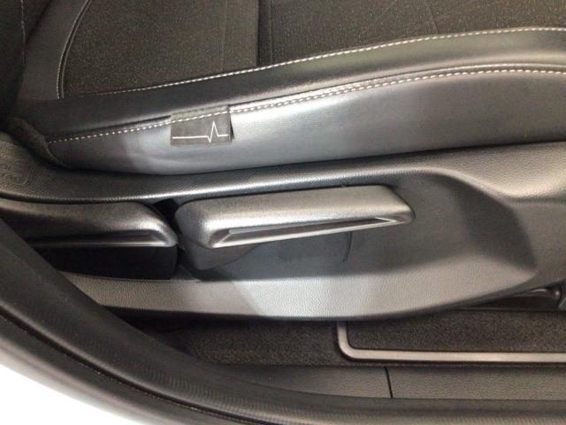 ヴェゼル ｅ：ＨＥＶＺ　ＬＥＤ・フルセグ・メモリナビ・バックカメラ・純正ＡＷ・ホンダＣＯＮＮＥＣＴ　衝突回避支援ブレーキ機能　１オナ　スマキ　Ｐトランク　フルオートエアコン　エアバッグ　両席エアバック　Ｒカメ　ＬＥＤランプ（33枚目）