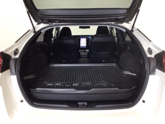 プリウスＰＨＶ Ａプレミアム　ＬＥＤ・フルセグ・メモリナビ・バックカメラ・純正ＡＷ・シートヒーター・ＥＴＣ　ソナー　ＬＥＤライト　横滑り防止機能　黒革シート　イモビライザー　Ｂカメラ　パワステ　オートエアコン　１オーナー　ＡＢＳ（13枚目）