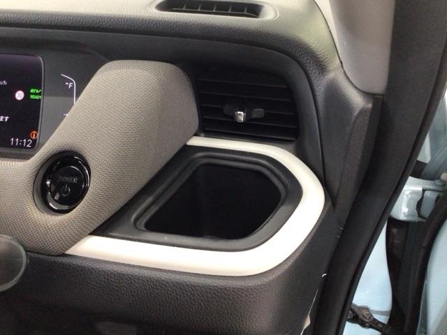 フィット e:HEVクロスター LED・フルセグ・メモリナビ・バックカメラ・純正AW・ホンダCONNECT 衝突回避システム 1オーナー フルオートエアコン 前後センサー LEDランプ エアバッグ サイドエアバック 地デジ VSA(26枚目)