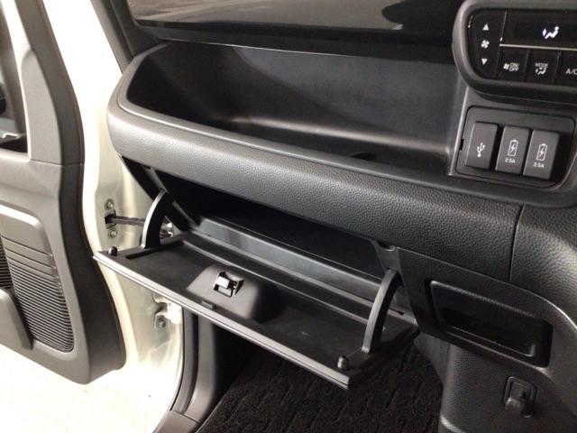 N-BOXカスタム L LED・フルセグ・メモリナビ・バックカメラ・純正AW・シートヒーター・ETC Pソナー 1オーナー サイドエアバッグ ナビTV Aストップ ベンチシート キーフリーシステム LEDライト リアカメ(32枚目)