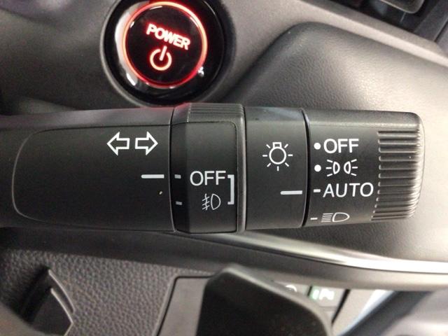 ヴェゼル ｅ：ＨＥＶＺ　ＬＥＤ・フルセグ・メモリナビ・バックカメラ・純正ＡＷ・シートヒーター・ＥＴＣ　衝突回避支援ブレーキ機能　１オナ　スマキ　Ｐトランク　フルオートエアコン　Ｄレコ　エアバッグ　両席エアバック　Ｒカメ（17枚目）