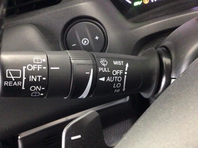 ヴェゼル ｅ：ＨＥＶＺ　ＬＥＤ・フルセグ・メモリナビ・バックカメラ・純正ＡＷ・シートヒーター・ＥＴＣ　衝突回避支援ブレーキ機能　１オナ　スマキ　Ｐトランク　フルオートエアコン　Ｄレコ　エアバッグ　両席エアバック　Ｒカメ（18枚目）