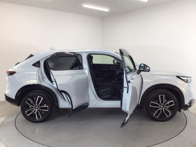 ヴェゼル ｅ：ＨＥＶＺ　ＬＥＤ・フルセグ・メモリナビ・バックカメラ・純正ＡＷ・シートヒーター・ＥＴＣ　衝突回避支援ブレーキ機能　１オナ　スマキ　Ｐトランク　フルオートエアコン　Ｄレコ　エアバッグ　両席エアバック　Ｒカメ（60枚目）