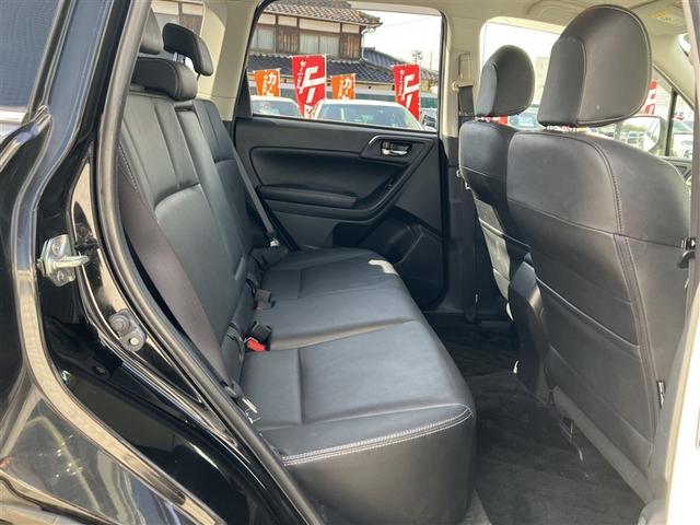 フォレスター ２．０ｉ－Ｓ　アイサイト　革シート　４ＷＤ　ワンセグ　メモリーナビ　ＤＶＤ再生　バックカメラ　衝突被害軽減システム　ＥＴＣ　ＨＩＤヘッドライト　ワンオーナー（12枚目）