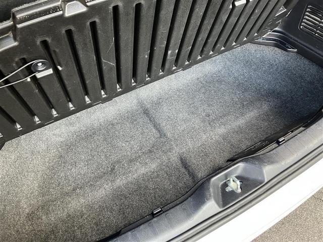 エスクァイア Ｇｉ　プレミアムパッケージ　ブラックテーラード　フルセグ　メモリーナビ　ＤＶＤ再生　後席モニター　バックカメラ　衝突被害軽減システム　ＥＴＣ　両側電動スライド　ＬＥＤヘッドランプ　乗車定員７人　３列シート　ワンオーナー　アイドリングストップ（26枚目）