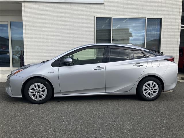 プリウス Ｓ　ワンセグ　メモリーナビ　バックカメラ　衝突被害軽減システム　ＥＴＣ　ＬＥＤヘッドランプ　ワンオーナー（3枚目）