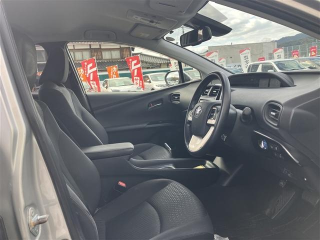 プリウス Ｓ　ワンセグ　メモリーナビ　バックカメラ　衝突被害軽減システム　ＥＴＣ　ＬＥＤヘッドランプ　ワンオーナー（11枚目）