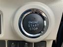 エンジンスタートはプッシュボタン式。キーを取り出す手間が省けます。