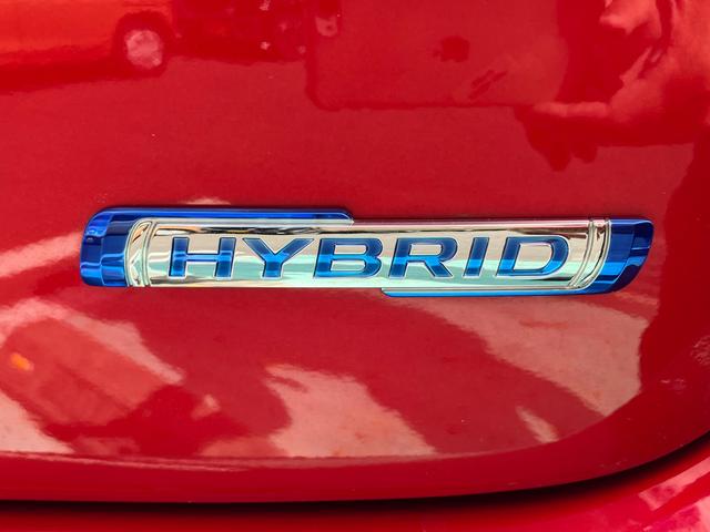 スイフト ＨＹＢＲＩＤ　ＭＸ　ナビ　全方位カメラ　ＡＣＣクルコン　全方位カメラ　オートライト　Ｂｌｕｅｔｏｏｔｈ　純正ナビ　プッシュスタート　シートヒーター　オートエアコン　禁煙車　衝突被害軽減システム　アイドリングストップ　横滑り防止機能　衝突安全ボディ（12枚目）