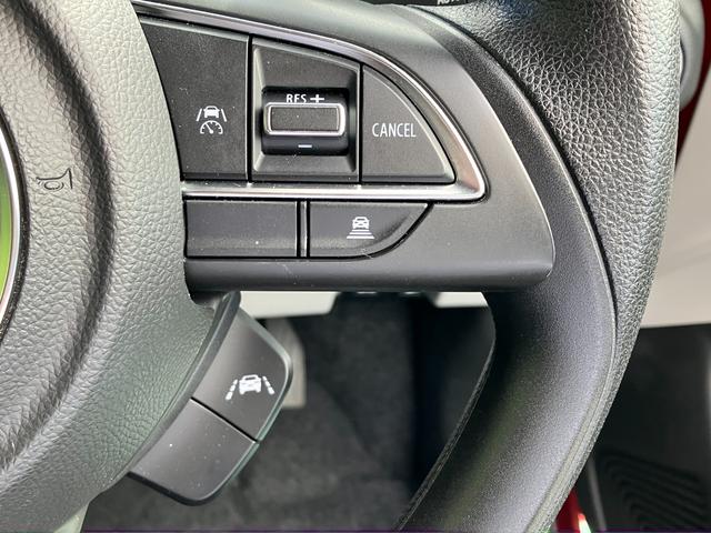 スイフト ＨＹＢＲＩＤ　ＭＸ　ナビ　全方位カメラ　ＡＣＣクルコン　全方位カメラ　オートライト　Ｂｌｕｅｔｏｏｔｈ　純正ナビ　プッシュスタート　シートヒーター　オートエアコン　禁煙車　衝突被害軽減システム　アイドリングストップ　横滑り防止機能　衝突安全ボディ（13枚目）
