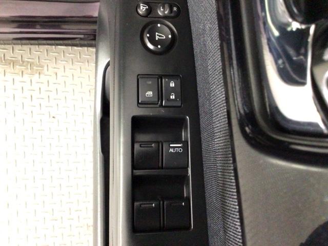 Ｎ－ＢＯＸカスタム Ｇ・Ｌパッケージ　ＨＩＤ・フルセグ・メモリナビ・バックカメラ・純正ＡＷ・片側電動ドア・ＥＴＣ　サイドエアバック　アイドリングストップ車　ナビ・ＴＶ　スマキ－　フロントベンチシート　地デジＴＶ　パワーウィンドウ　パワステ（29枚目）