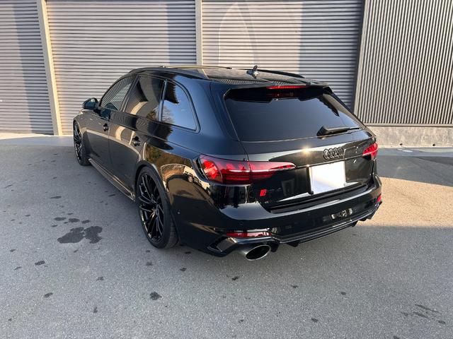 アウディ ＲＳ４アバント