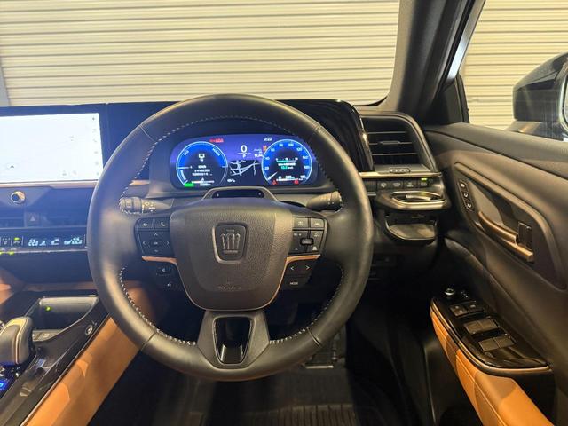 クラウンスポーツ Ｚ　全国対応２年保証・１２．３インチディスプレイ・デジタルインナーミラー・パノラミックビューモニター　シートクーラー　本革　シートヒーター　マルチビューカメラ　オートパーキング　電動トランク（8枚目）