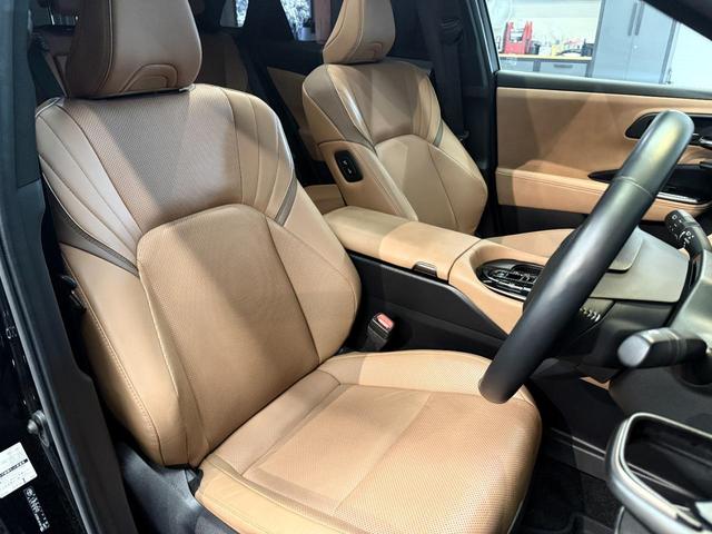 クラウンスポーツ Ｚ　全国対応２年保証・１２．３インチディスプレイ・デジタルインナーミラー・パノラミックビューモニター　シートクーラー　本革　シートヒーター　マルチビューカメラ　オートパーキング　電動トランク（12枚目）