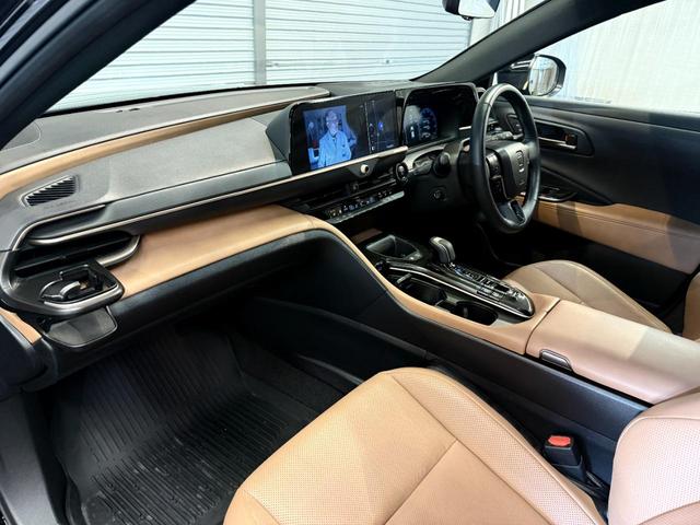 クラウンスポーツ Ｚ　全国対応２年保証・１２．３インチディスプレイ・デジタルインナーミラー・パノラミックビューモニター　シートクーラー　本革　シートヒーター　マルチビューカメラ　オートパーキング　電動トランク（14枚目）