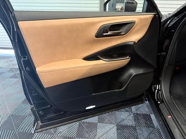 クラウンスポーツ Ｚ　全国対応２年保証・１２．３インチディスプレイ・デジタルインナーミラー・パノラミックビューモニター　シートクーラー　本革　シートヒーター　マルチビューカメラ　オートパーキング　電動トランク（25枚目）