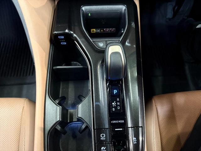 クラウンスポーツ Ｚ　全国対応２年保証・１２．３インチディスプレイ・デジタルインナーミラー・パノラミックビューモニター　シートクーラー　本革　シートヒーター　マルチビューカメラ　オートパーキング　電動トランク（26枚目）