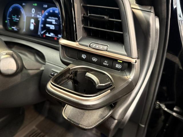 クラウンスポーツ Ｚ　全国対応２年保証・１２．３インチディスプレイ・デジタルインナーミラー・パノラミックビューモニター　シートクーラー　本革　シートヒーター　マルチビューカメラ　オートパーキング　電動トランク（33枚目）