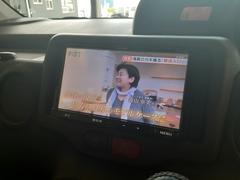 ＴＶ付きの車となっております。ドライブの合間の休憩中に気になる番組を見ることができます。 5