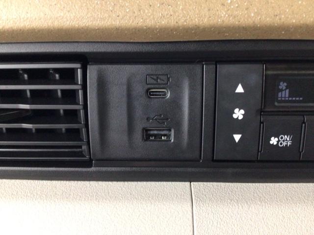 Ｎ－ＢＯＸ ベースグレード　デモカーＵＰ・ＬＥＤ・フルセグ・ホンダＣＯＮＮＥＣＴ・シートヒーター・ＥＴＣ　衝突軽減システム　スマートキ－　カーテンエアバック　イモビライザー　ＥＣＯモード　横滑り防止　オートクルーズ　キーフリー（10枚目）