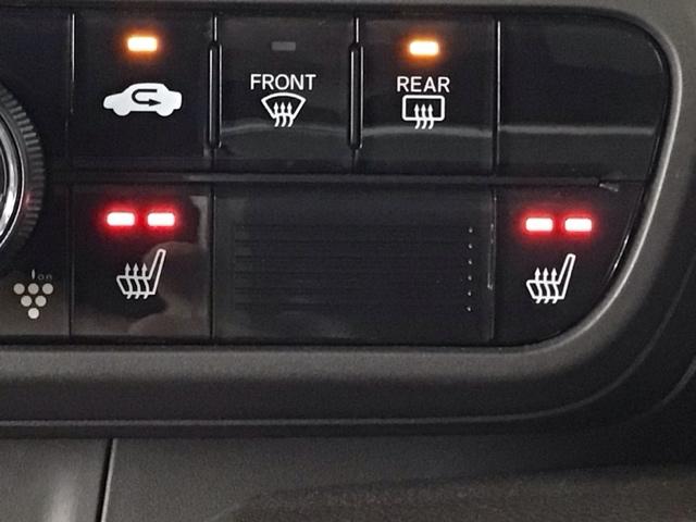 【シートヒーター】エアコンよりも暖かくなるのが早く、エンジンをかけるとあっという間にポカポカに♪エアコンと違い風が出るわけではないので乾燥に敏感な方でも安心して使用できますよ♪