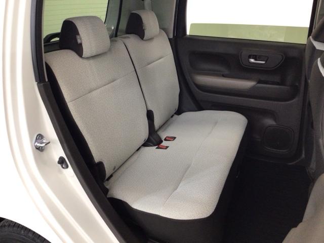 【後席】後席のお足元もとっても広いですよ！更に後席もスライドが可能ですので、おかけになられる方の体格やお荷物量に合わせてスペースを調整できます♪後席シートも乗り心地ＯＫ！ゆったり乗れます♪