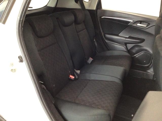【後席】後席のお足元もとっても広いですよ！♪後席シートも乗り心地ＯＫ！ゆったり乗れます♪
