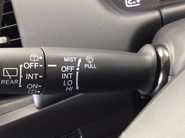 フィット ホーム　デモカーＵＰ・ＬＥＤ・フルセグ・メモリナビ・バックカメラ・スマートキー　衝突軽減　リアカメラ　ソナー　ＵＳＢ接続　ＡＡＣ　横滑り防止機能　サイドエアバック　ワンオーナー車　オートライト　ＬＥＤライト（17枚目）