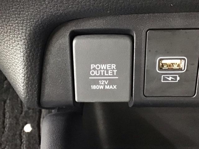 フィット ホーム　デモカーＵＰ・ＬＥＤ・フルセグ・メモリナビ・バックカメラ・スマートキー　衝突軽減　リアカメラ　ソナー　ＵＳＢ接続　ＡＡＣ　横滑り防止機能　サイドエアバック　ワンオーナー車　オートライト　ＬＥＤライト（20枚目）