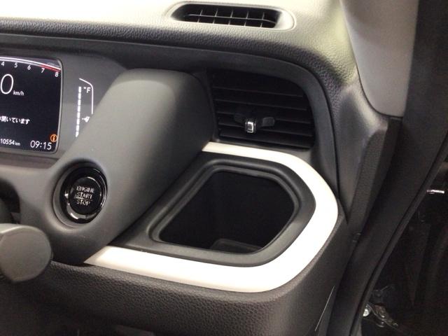 フィット ホーム　デモカーＵＰ・ＬＥＤ・フルセグ・メモリナビ・バックカメラ・スマートキー　衝突軽減　リアカメラ　ソナー　ＵＳＢ接続　ＡＡＣ　横滑り防止機能　サイドエアバック　ワンオーナー車　オートライト　ＬＥＤライト（24枚目）