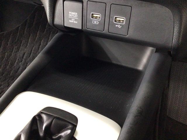 フィット ホーム　デモカーＵＰ・ＬＥＤ・フルセグ・メモリナビ・バックカメラ・スマートキー　衝突軽減　リアカメラ　ソナー　ＵＳＢ接続　ＡＡＣ　横滑り防止機能　サイドエアバック　ワンオーナー車　オートライト　ＬＥＤライト（25枚目）