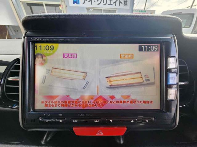 Ｎ－ＢＯＸカスタム Ｇ・ターボパッケージ　ＥＴＣ　バックカメラ　両側電動スライドドア　ナビ　ＴＶ　オートクルーズコントロール　ＨＩＤ　スマートキー　アイドリングストップ　電動格納ミラー　ベンチシート　ＣＶＴ　盗難防止システム　ＡＢＳ　ＥＳＣ（4枚目）